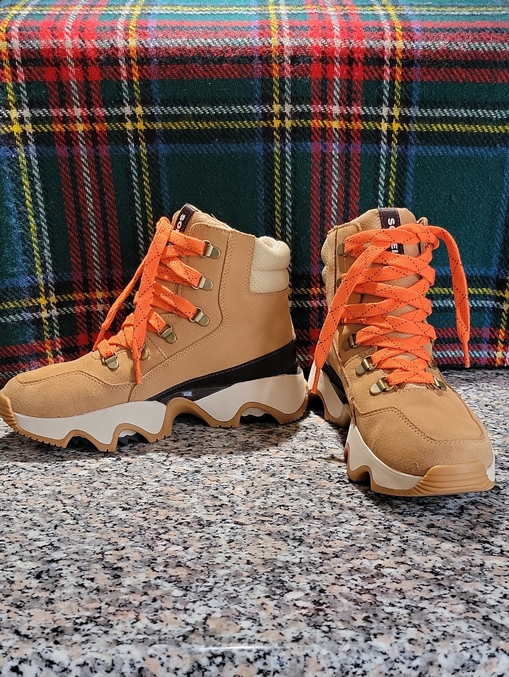 Sorel Kinetic Impact Conquest Waterproof Womens 7.5 EUC
